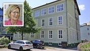 Das alte Schulgebäude in der Schulgasse 11 soll verkauft werden. Bürgermeisterin Ines Schiller ...