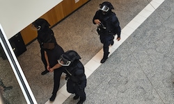 Hier wird der nun rechtskräftig verurteilte Afghane wieder ins Gefängnis gebracht.