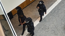 Hier wird der nun rechtskräftig verurteilte Afghane wieder ins Gefängnis gebracht.