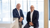 AK-NÖ-Präsident Markus Wieser (l.) freut sich auf die Premiere von Wolfgang Böcks neuem Programm ...