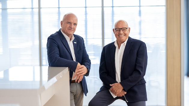 AK-NÖ-Präsident Markus Wieser (l.) freut sich auf die Premiere von Wolfgang Böcks neuem Programm ...