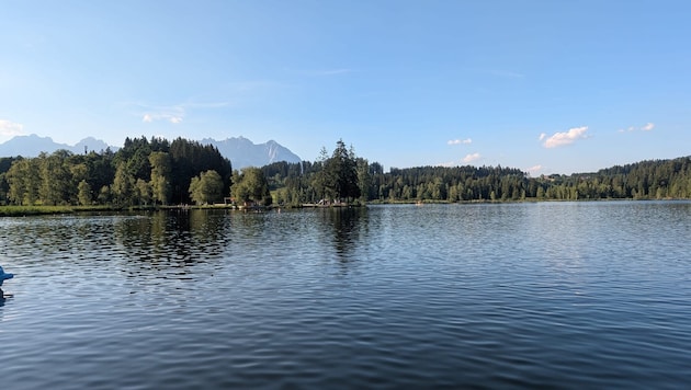 Die extreme Hitzewelle belastet die Tiroler Seen. Hohe Temperaturen und niedrige Wasserstände ...