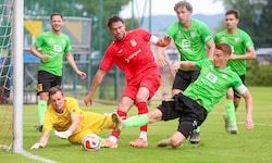 Thomas Pertl (re.) will die restlichen drei Spiele im Herbst noch gut bestreiten. Am vergangenen ...