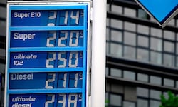Steigende Erdölpreise machen sich rasch an den Tankstellen bemerkbar.