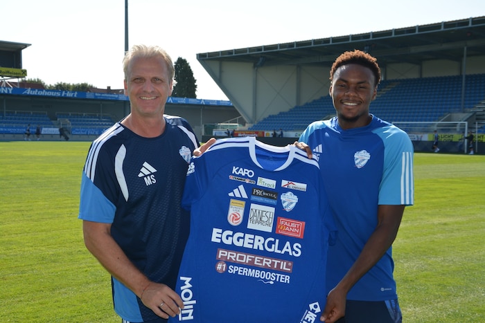 Onuoha mit Trainer Markus Schopp.
