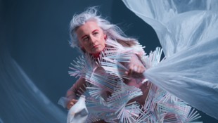 Crystn Hunt Akron bei der Performance