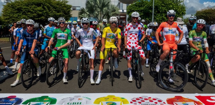 Mit Emanuel Zangerl (2. v .l.) und Tobi Nolde (M.) startete die Ländle-Equipe mit zwei Trikots ...