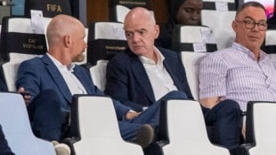 FIFA-Boss Gianni Infantino (Mitte) erhält plötzlich immer mehr Rückendeckung.