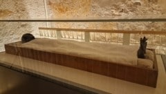 Luxor: Wer das Tal der Könige besucht, kann in der Grabkammer KV 62 Tutanchamun – er wurde mit ...