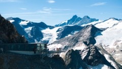 Das Kitzsteinhorn ist bequem vom Tal über 2261 Höhenmeter durch vier Klimazonen mit den ...