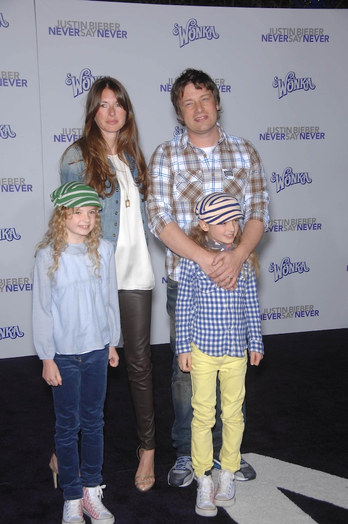 Familienmoment auf dem roten Teppich: Jamie Oliver posierte 2011 mit Ehefrau Juliette, Tochter ...