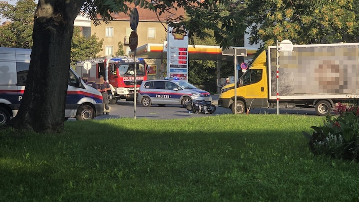 Auch die Feuerwehr musste nach dem Unfall anrücken.