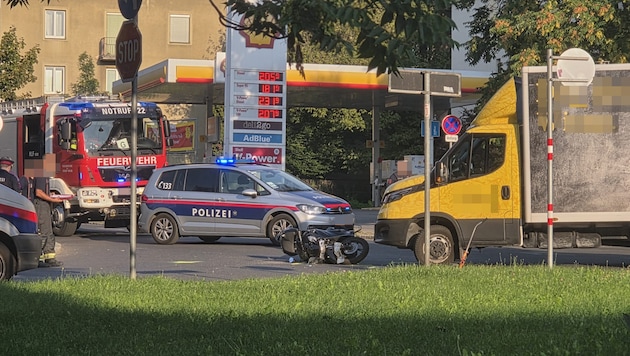 Die Unfallstelle: Das Motorrad wurde schwer beschädigt.