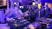 Ein Gewusel im OP im Linzer Kepler-Uniklinikum: Insgesamt umfasste das Team bei den beiden ...
