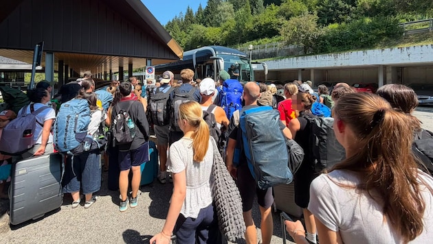 A dense crowd gathered in front of the replacement bus