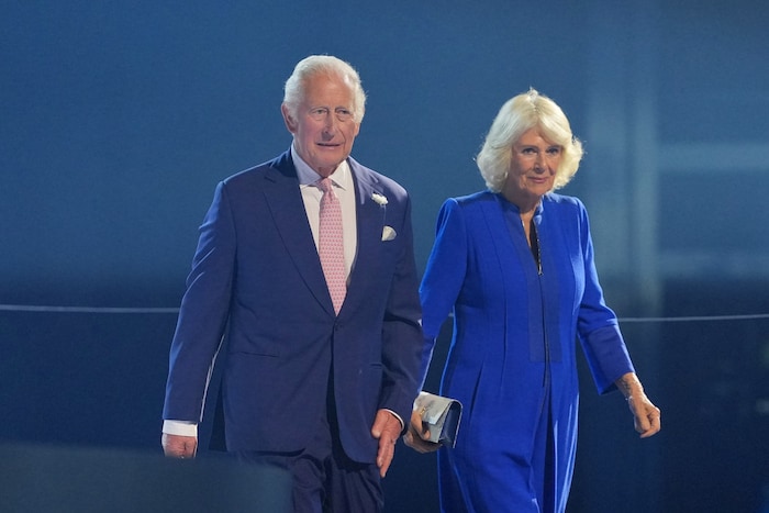 Er gräbt Beete um, sie macht Urlaub: Während König Charles im Garten des Castle of Mey gärtnert, ...