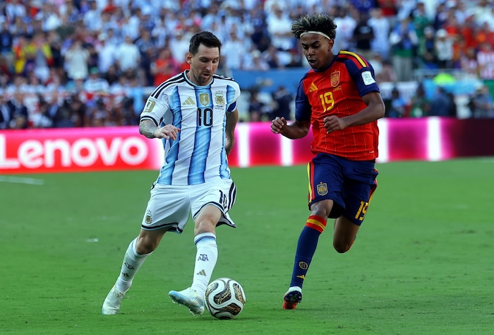 Messi (l.) im WM-Finale gegen Spanien