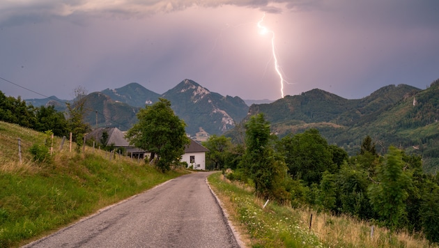 Beeindruckendes Naturschauspiel: Ein Sommergewitter sorgte in der Nacht auf Donnerstag ...