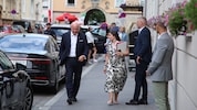 Kanzler Stocker auf dem Weg zur Fragerunde in Salzburg.