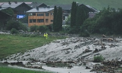 Der Uttendorfer Tobersbach bahnte sich seinen Weg durch den Ort und über die Felder.