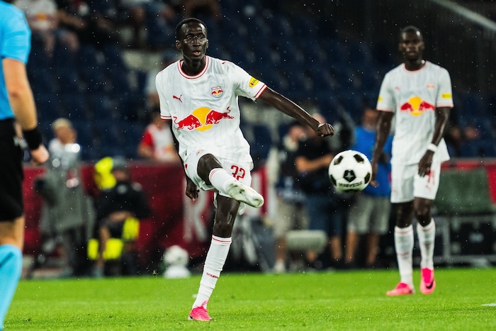 Starke Flanke auf Veratschnig vor dem 1:0: Abubakr Barry.