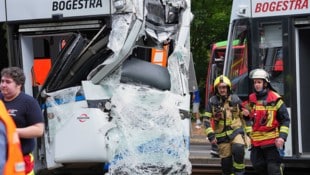 Einsatzkräfte hatten am Donnerstag in Gelsenkirchen alle Hände voll zu tun.