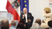 Kanzler Christian Stocker bei einem seiner Sommer-Gespräche