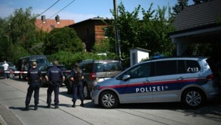 Polizeiaufgebot am Tatort in Langenzersdorf