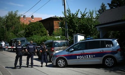 Polizeiaufgebot am Tatort in Langenzersdorf