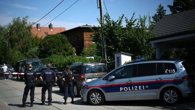 Polizeiaufgebot am Tatort in Langenzersdorf