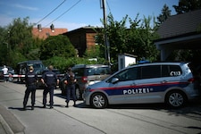Polizeiaufgebot am Tatort in Langenzersdorf