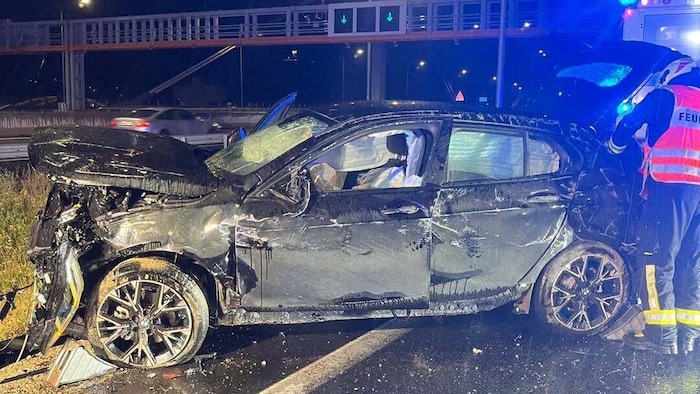 Der Wagen wurde erheblich beschädigt.
