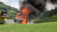 Der Traktor brannte lichterloh.