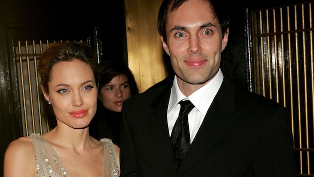Angelina Jolie und James Haven haben eine enge Verbindung. Jetzt outete sich der 53-Jährige als ...