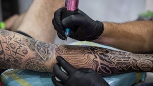 Mit einem Tattoo drückt der Tätowierte aus, anders als die anderen zu sein. Das Problem: Wenn ...