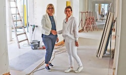 Die Brucker Bürgermeisterin Susanne Kaltenegger (links) und Allgemeinmediziner Sandra Fuchs am ...
