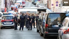 Der Überfall auf die Dorotheum-Filiale hatte ein Großaufgebot der Einsatzkräfte zur Folge.