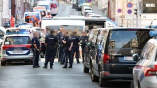 Der Überfall auf die Dorotheum-Filiale hatte ein Großaufgebot der Einsatzkräfte zur Folge.