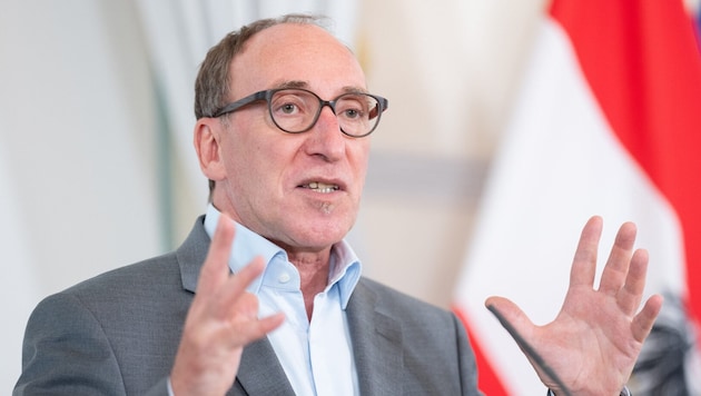 Der ehemalige Sozial- und Gesundheitsminister Johannes Rauch (Grüne) setzt sich gegen Gewalt an ...