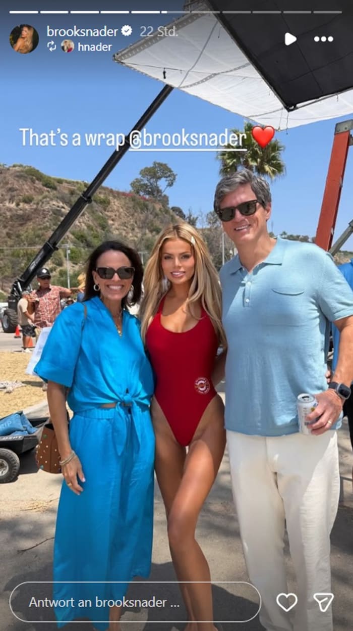 Mama und Papa Nader besuchten ihre Tochter am letzten Drehtag für „Baywatch“ am Set – und waren ...