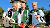 Manfred Maier (li.) und Andreas Doppelhofer (re.) stehen in Bad Waltersdorf natürlich mit Fritz ...