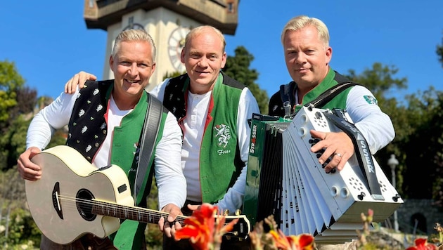 Manfred Maier (li.) und Andreas Doppelhofer (re.) stehen in Bad Waltersdorf natürlich mit Fritz ...