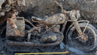 In der Donau in Budapest ist unter anderem dieses Militärmotorrad aus dem Zweiten Weltkrieg ...