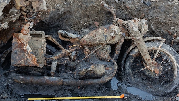 In der Donau in Budapest ist unter anderem dieses Militärmotorrad aus dem Zweiten Weltkrieg ...