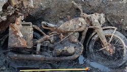 In der Donau in Budapest ist unter anderem dieses Militärmotorrad aus dem Zweiten Weltkrieg ...