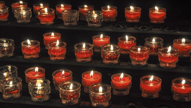 Die Burschen waren auch in der Kirche zugange.