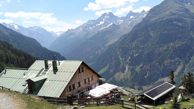 Von der Ludwigsburger Hütte blickt man bis in den Talschluss.