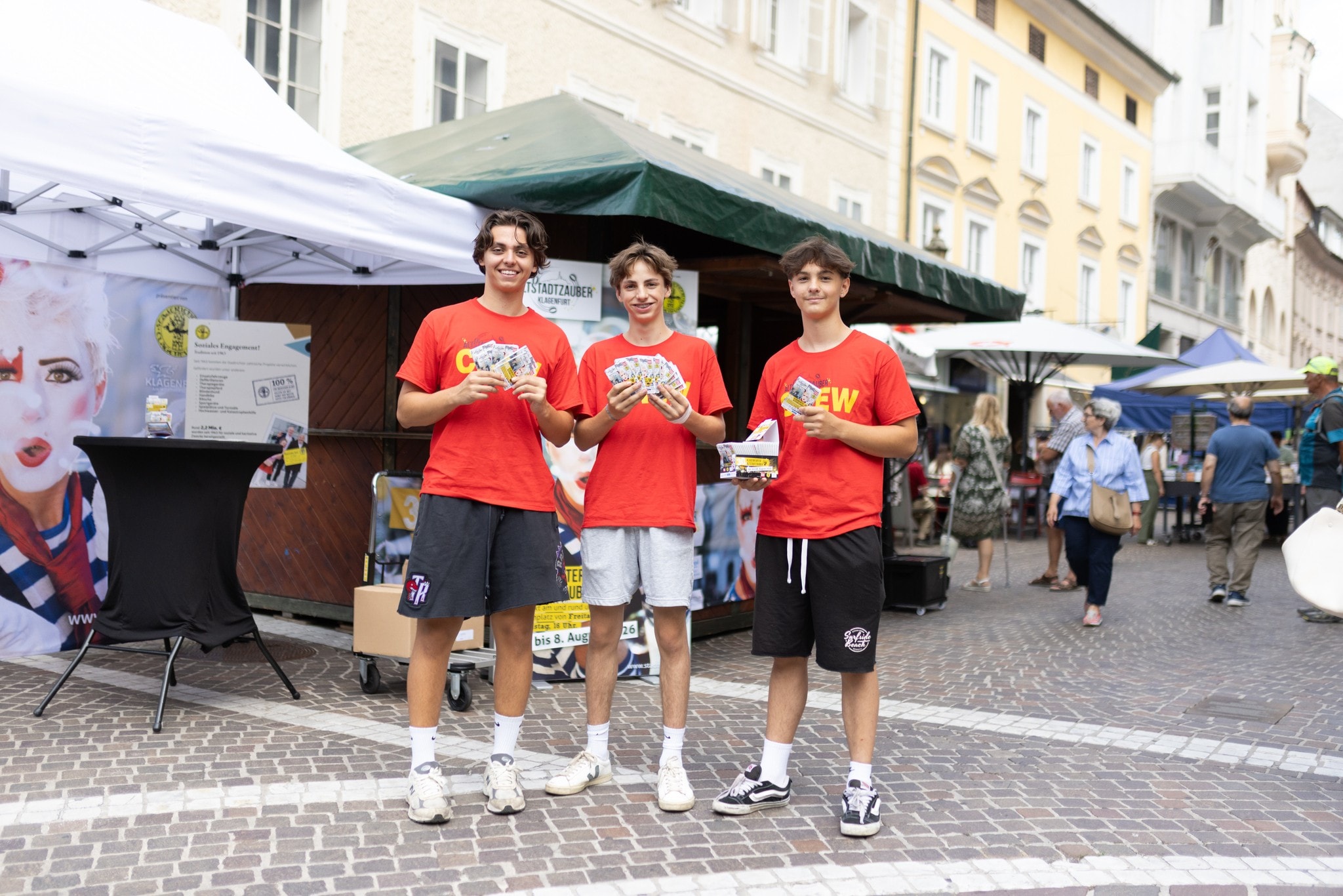 Emsig im Einsatz sind die Helfer der Stadtrichter.