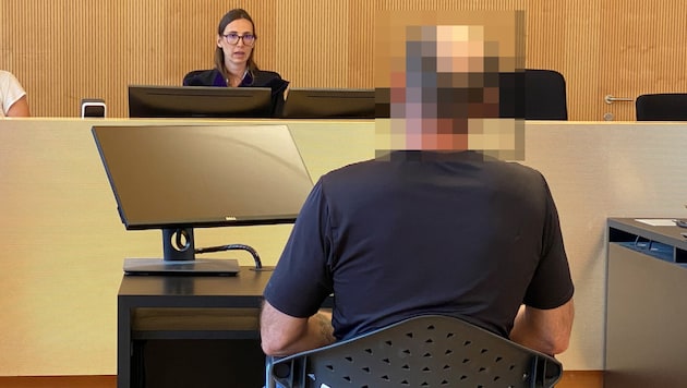 Der Angeklagte war während der Verhandlung sichtlich aufgewühlt.