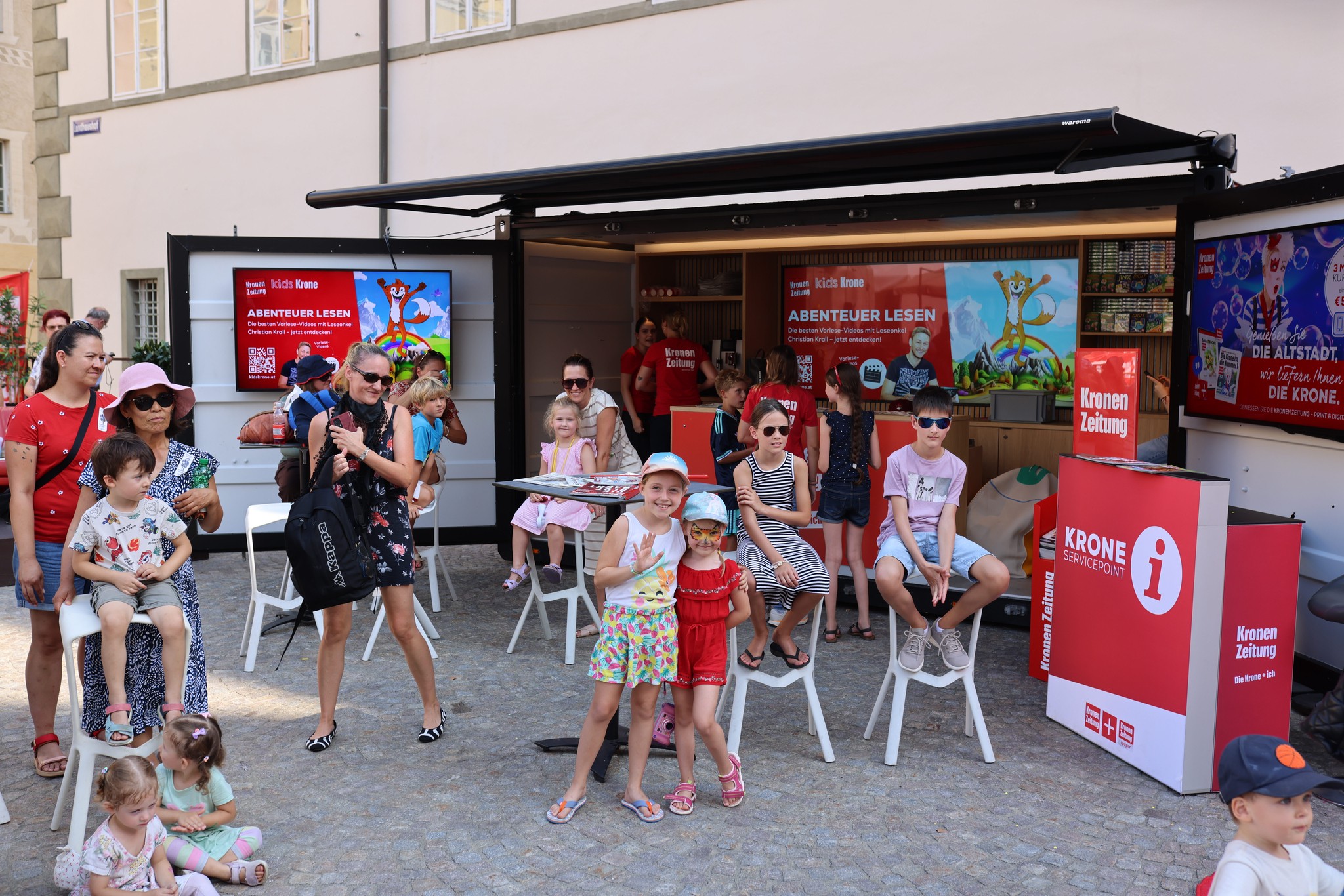 In der „Krone“-Kinderwelt im Landhaushof gibt es auch Kaffee für die Eltern.